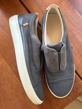 Women's Slip-On Leather Sneakers in Dark Gray